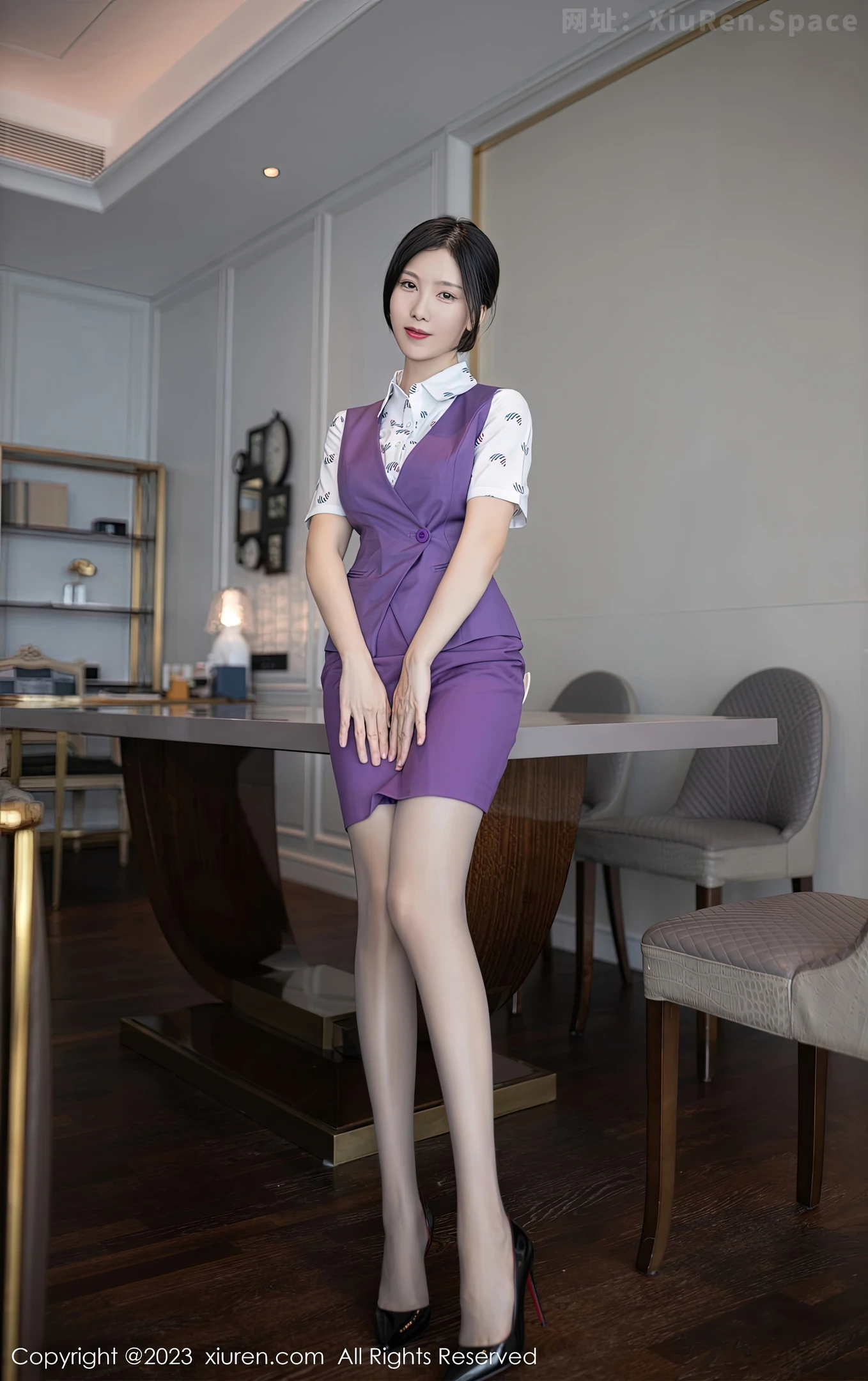 图片[5]-[Xiuren秀人网]2022.12.30 VOL.6074 鱼子酱Fish 黑色吊带连衣裙加紫色丝袜美腿性感私房写真集-秀人网官方网站